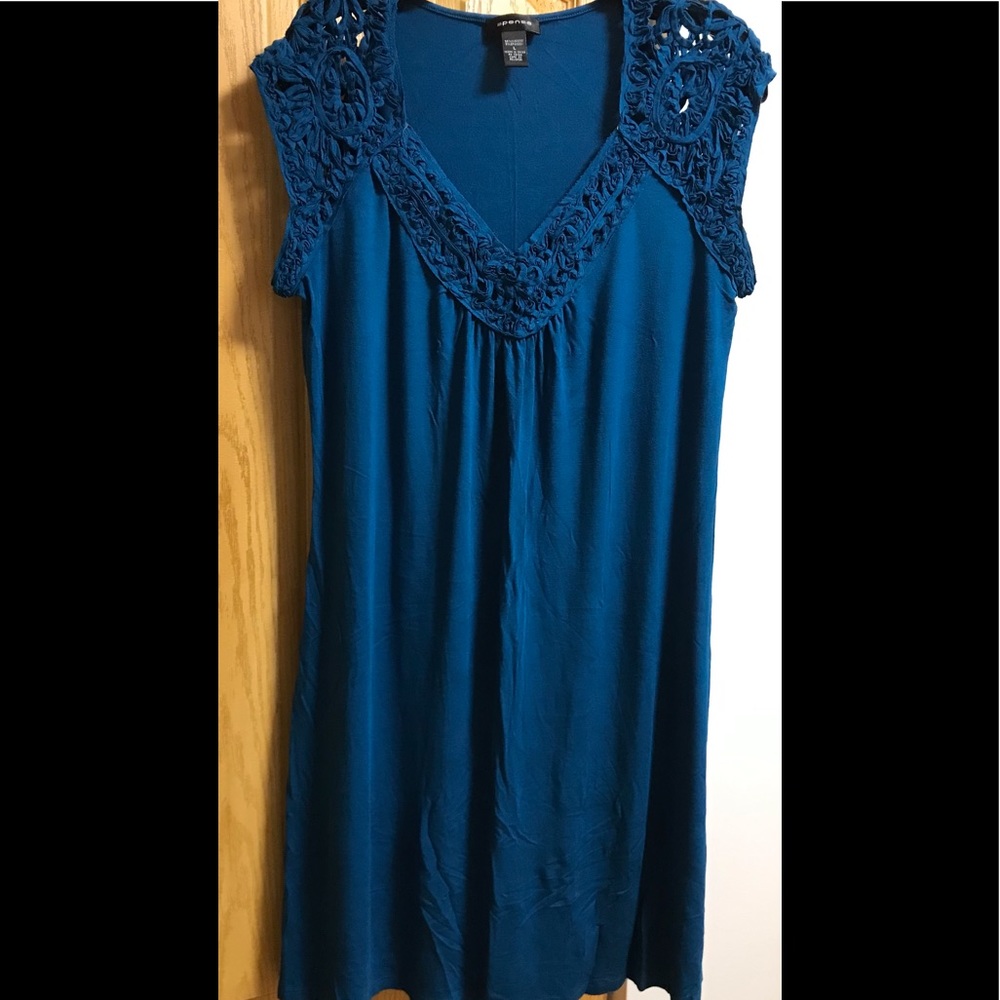 Robe - Picture 1 of 5